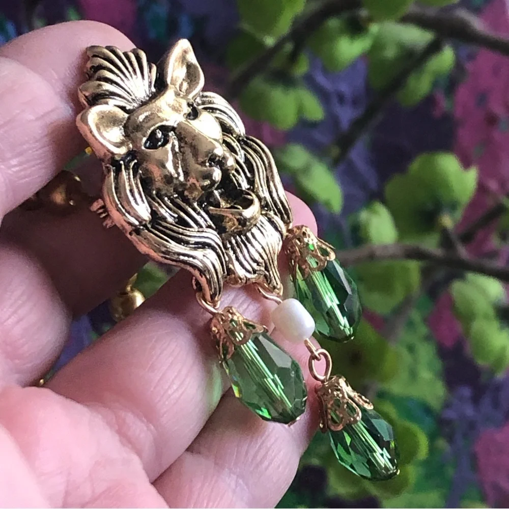 Handcrafted repurpose growling lion crystal pendant Czech glass Pearl necklace